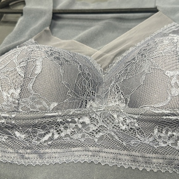 XL gray color sleeveless super duper soft top with padded lace over bust line - Picture 2 of 5